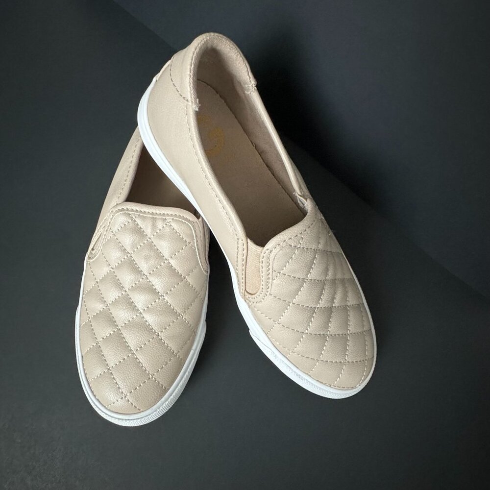 Guess Quilter Vegan Leather Loafer Slip On Shoe, Size 6